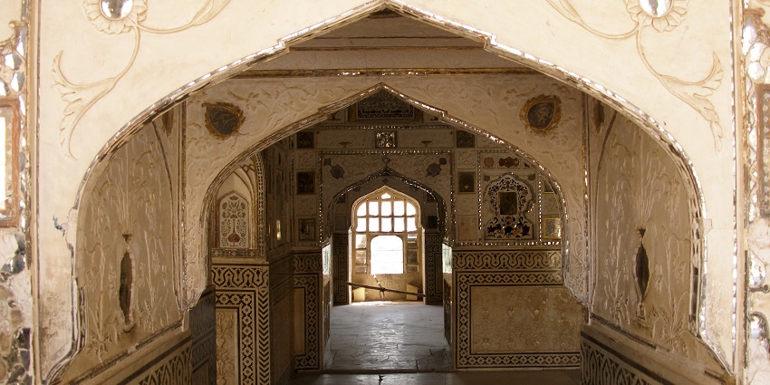 Sheesh Mahal Nahargarh Fort features Regal architecture, stunning Jaipur views, and historic significance.