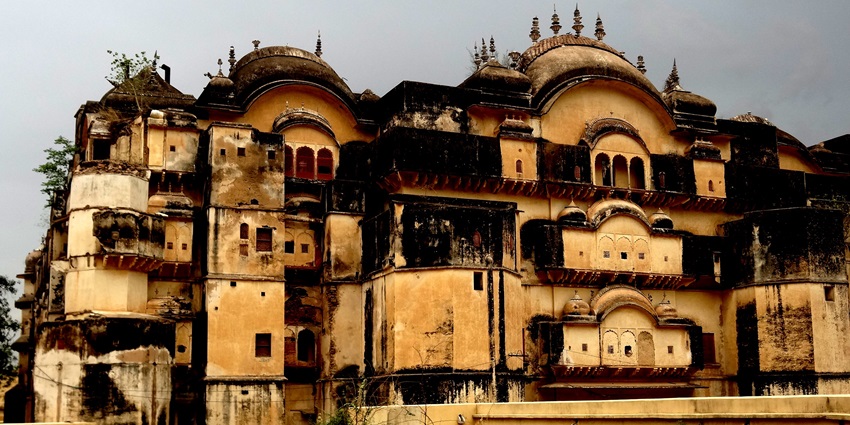 Facade of the Alwar Museum with a grand entrance and architectural details.