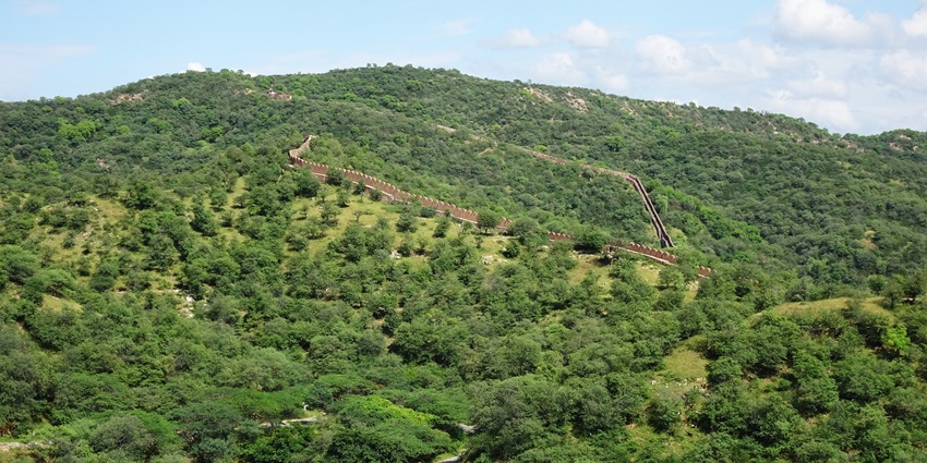 Kuchaman Fort offers Aravalli views and historical significance in Nagaur, Rajasthan.