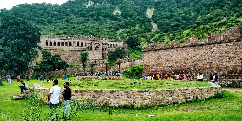 Visitors scouring the premises of one of the haunted forts in Rajasthan in Bhangarh.