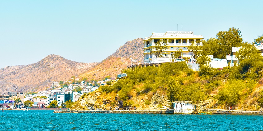Gugor Fort features serene views, rocky terrains, and the Parvan River in Rajasthan.