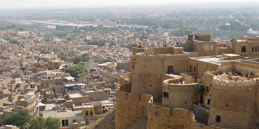 Desert safari Jaisalmer features golden sandstone and Thar dunes which is visible from the Fort itself.