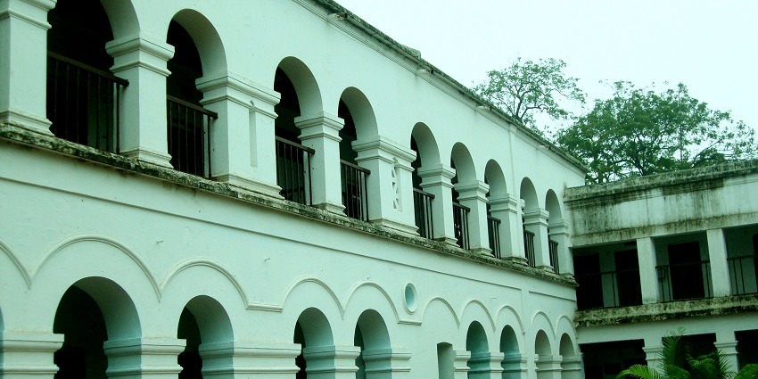 The Netaji Museum address is easy to locate using taxis, buses, and other transportations.