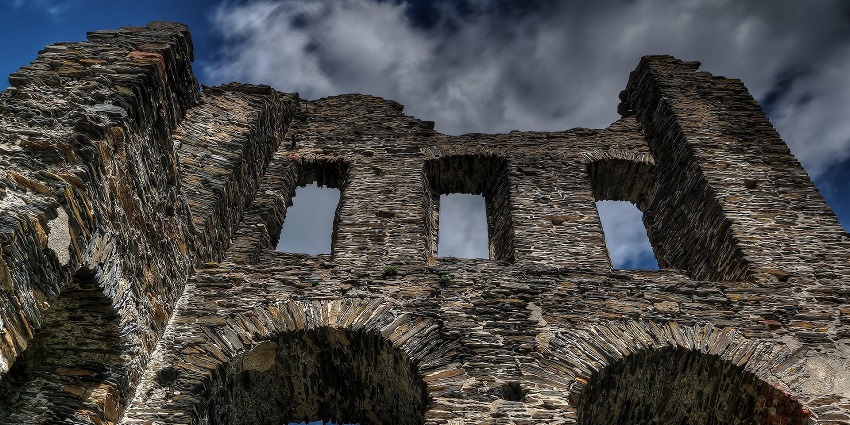 The location of the ancient marvel—Buxar Fort is easy to find from nearby regions.