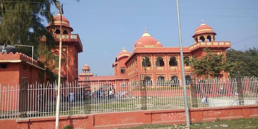 Entry view of the Darbhanga station with several red chairs placed in different corners