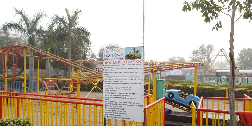 An image of Bahadur Water Park also known as Fun Town Amusement Park in Delhi.