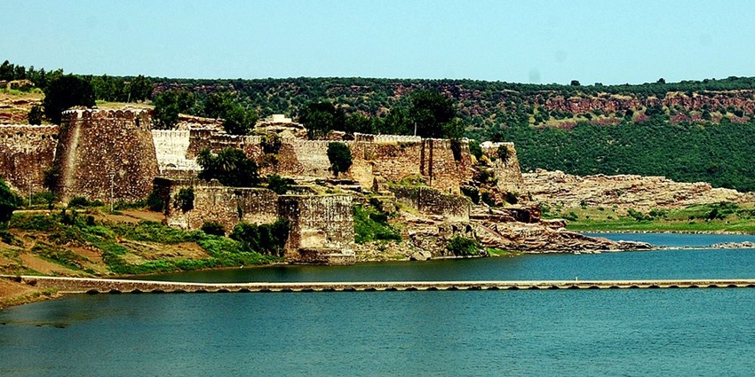 Panoramic view of the Gagron Fort, from the scenic lake in Rajasthan.
