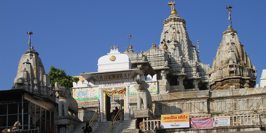 A scenic landscape of Jadish Temple in Rajasthan justifying its serene location.