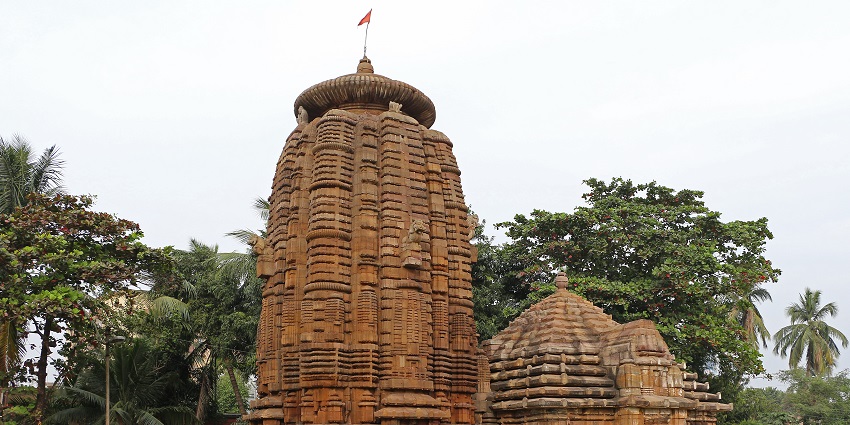 The location of the popular Lokanatha Temple is surrounded by mesmerising views.