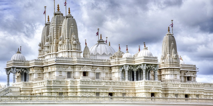 Khatu shyam is located in Khatu village, Rajasthan, near Jaipur, amidst scenic hills