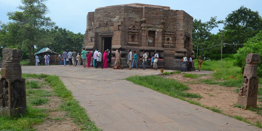 An image of devotees gathered at the complex of the sacred temple in Bihar, India.