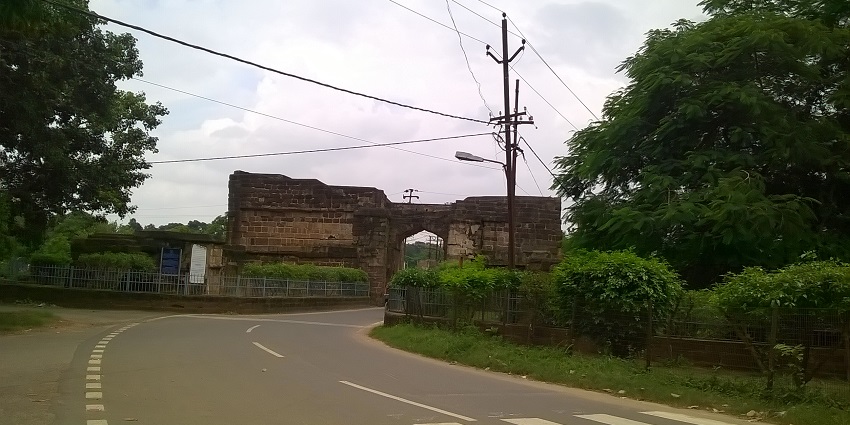 A serene road leading to Barabati Fort, with a lush tree standing tall in the background.
