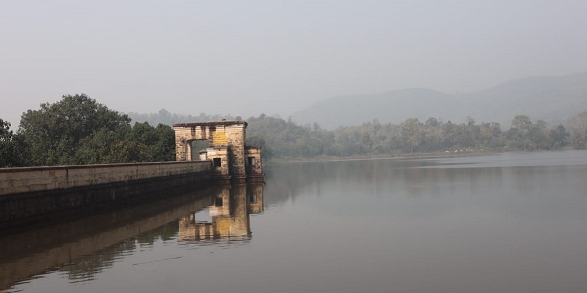 An inside view of Topchanchi Wildlife Sanctuary in Jharkhand with a quiet ambience