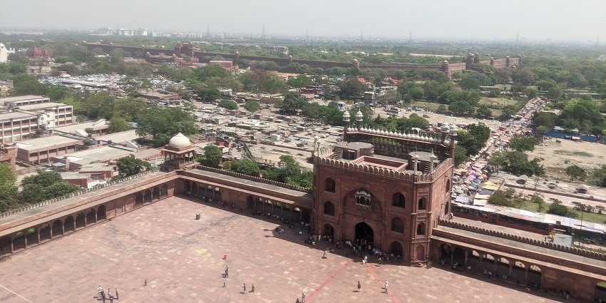 The Lal Qila Museum address makes it quite accessible from the central location.