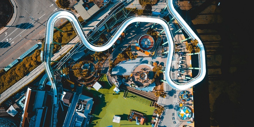 Due to its central location, the Blue Splash Water Park is easily accessible to everyone.