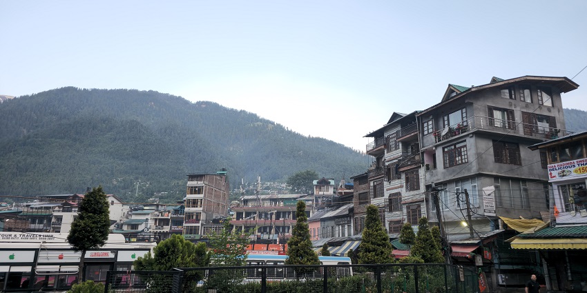 Stay in the lodges while exploring the Manali Trekking Camp for comfort and rest.