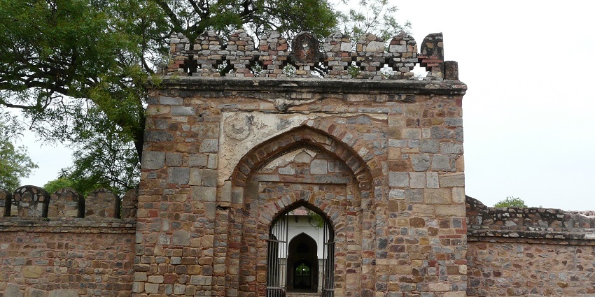 Lodhi Fort is among the most significant tourist places to explore near the attraction.