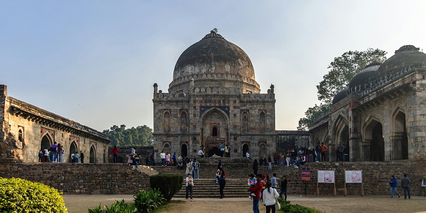 An image of facade of Bara Gumbad in Lodhi Garden Tomb which is a famous spot.