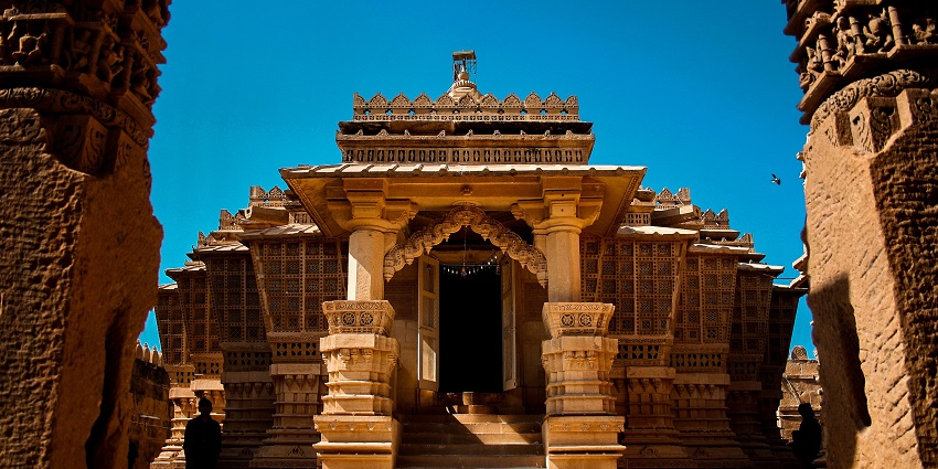 Image of the exquisitely carved screens and gateways showcasing historical significance