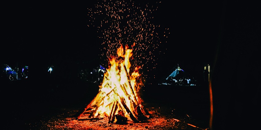 One of the harvest festivals of Himachal Pradesh is Lohri celebrated around holy fire.