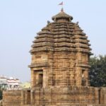 Witness the amazing architecture of the famous Lokanatha Temple, located in Odisha.