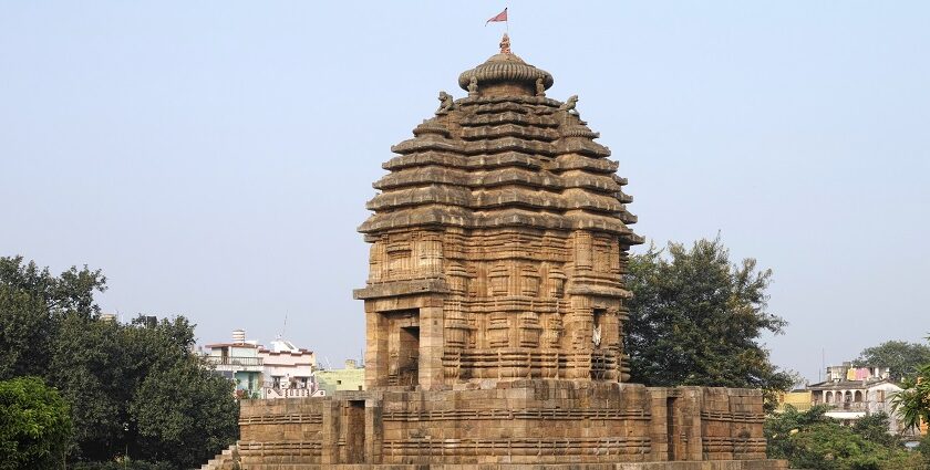 Witness the amazing architecture of the famous Lokanatha Temple, located in Odisha.