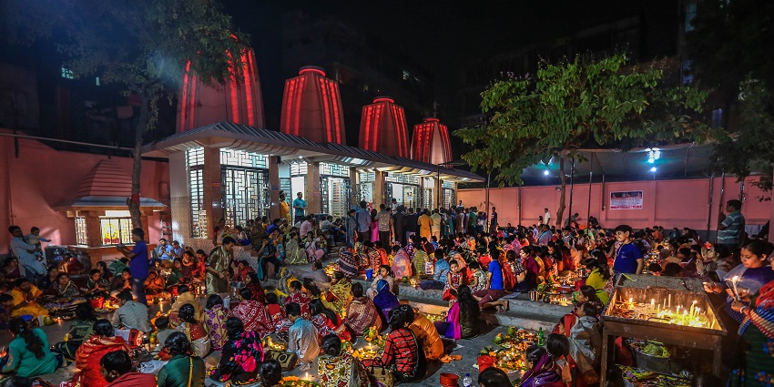 : Loknath Temple attracts a large number of locals and pilgrims who have religious beliefs.