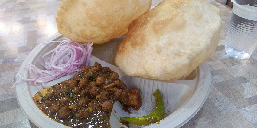 Chole bhature is one of the most famous street food in Chandni chowk, loved by tourists and locals
