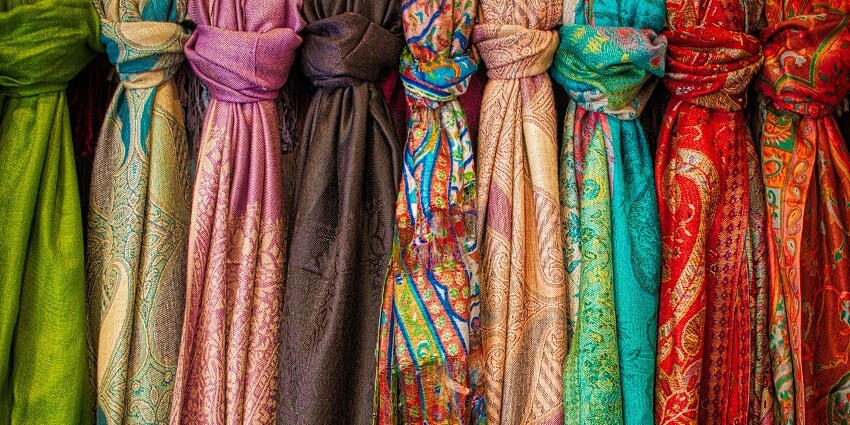 M Block Market Greater Kailash is one of the famous places for street shopping in Delhi.