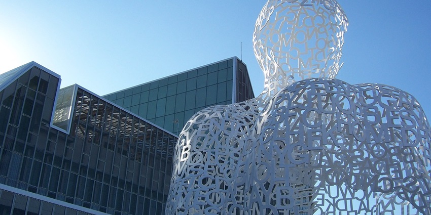MAIIAM is a private exhibition centre known for contemporary and modern exhibits.