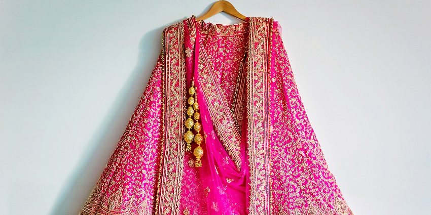 MI Road has some luxury boutiques and traditional stores for bridal wear in the city.
