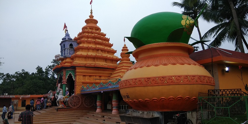 Front view of Maa Hingula Temple with its vibrant structure and surrounding area.