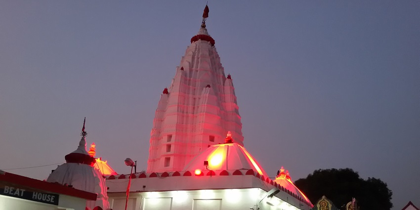 Maa Samaleswari Temple is a highly esteemed Shakti Peeth in Sambalpur.
