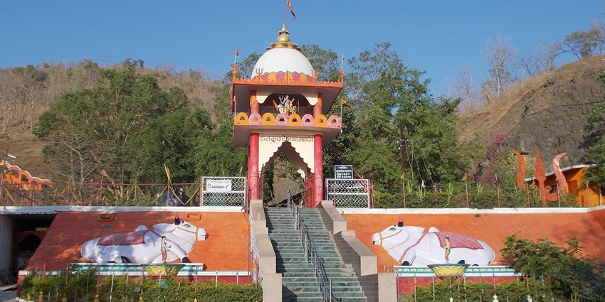 Madareshwar Temple with a central tower, among top tourist places to visit in Banswara.