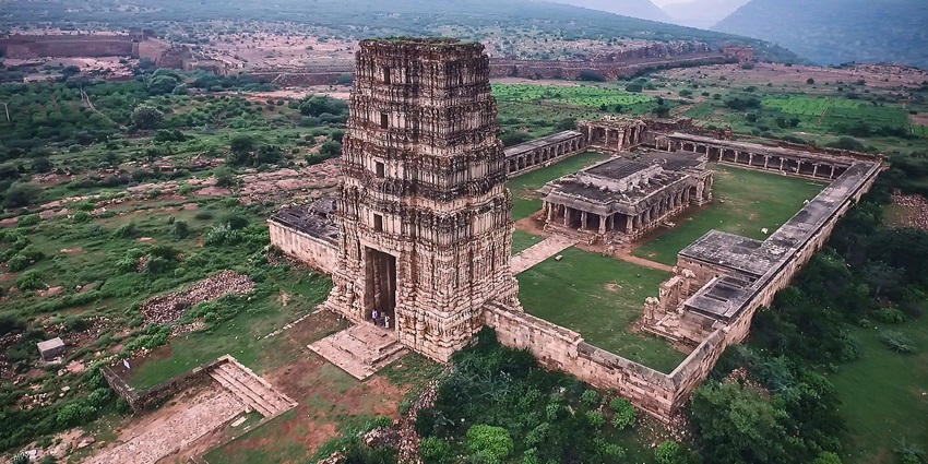 Madhavaraya Swamy Temple honors Lord Madhavaraya, one of the incarnations of Lord Vishnu.