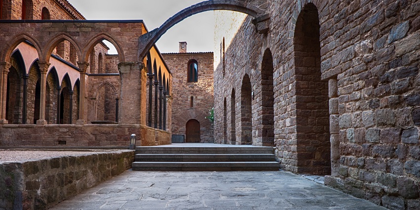 Charming courtyard with ancient Indian architecture, reminiscent of Madho Niwas Kothi