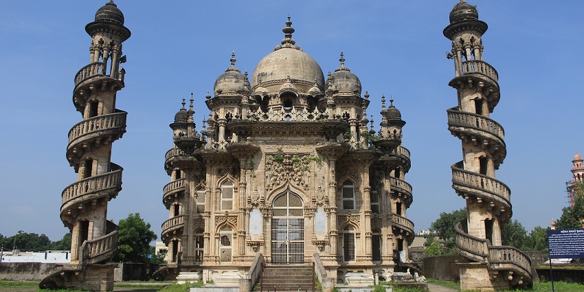Mahabat Maqbara is a stunning mausoleum located in the heart of Junagadh, Gujarat.