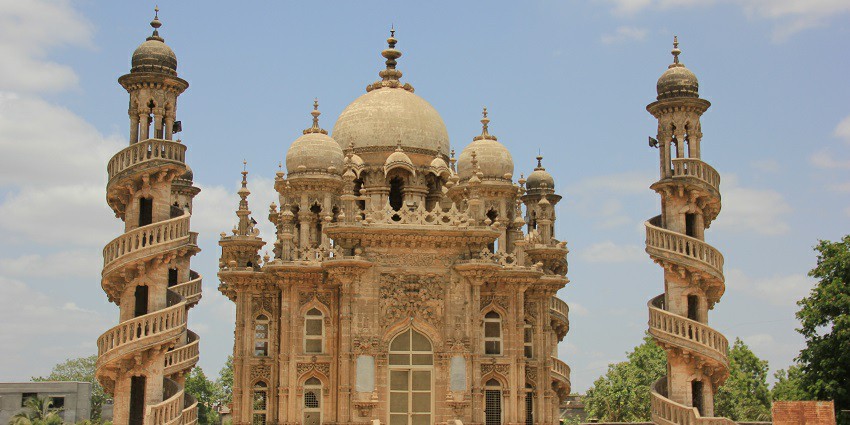 Mohabbat Maqbara is an exquisite example the nineteenth-century art and architecture.