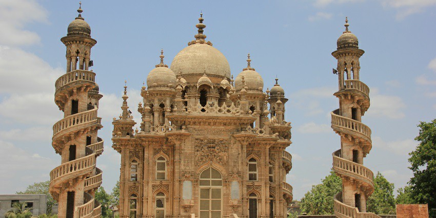 The Mausoleum features nineteenth-century art and architecture.
