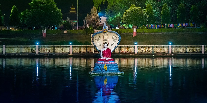 Nighttime view of the Mucalinda Statue in Mucalinda Lake at Mahabodhi Temple in Bodh Gaya.