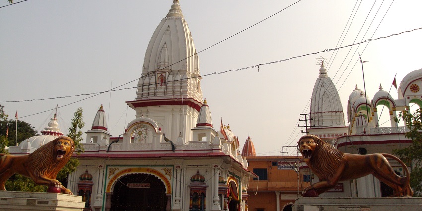 Majestic Mahadev Temple among Dakor temples, showcasing intricate carvings and design