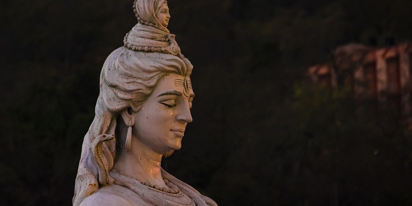 Majestic statue of Lord Shiva at Mahadeva Temple, a stunning tourist place in Pushkar.