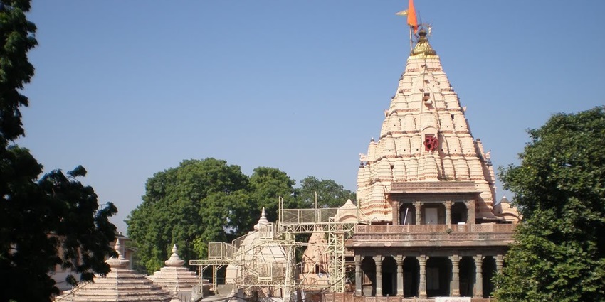 An image showing Mahakaleshwar temple, a famous place near Nandhi Temple.
