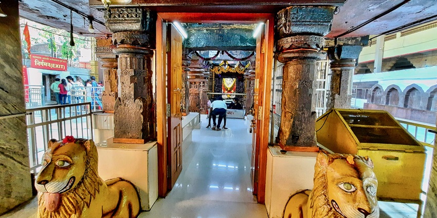 The Mahamaya Temple is one of the best places to visit around Ratanpur fort for all.