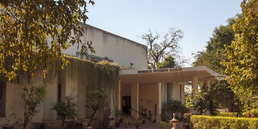 One of the closest museums to Kamati Baug Zoo.