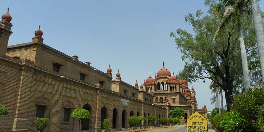 Beautiful views of the historic Palace of Maharaja Ranjit Singh and home to museum dedicated to him