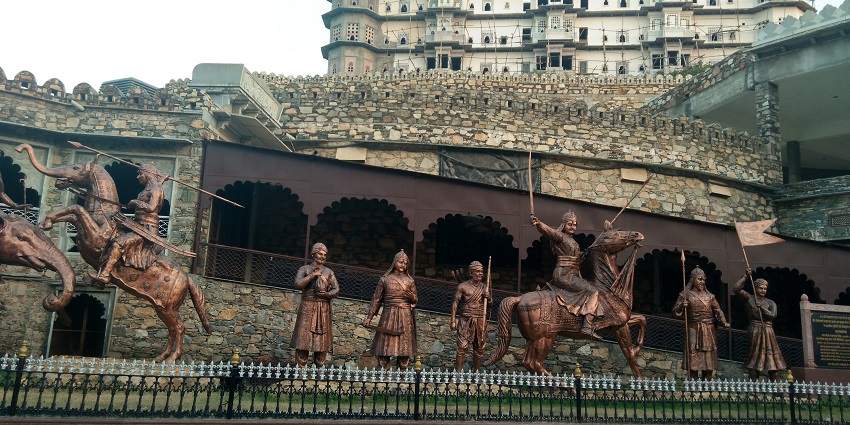 Sculptures of Maharana Pratap and his soldiers at Maharana Pratap Museum