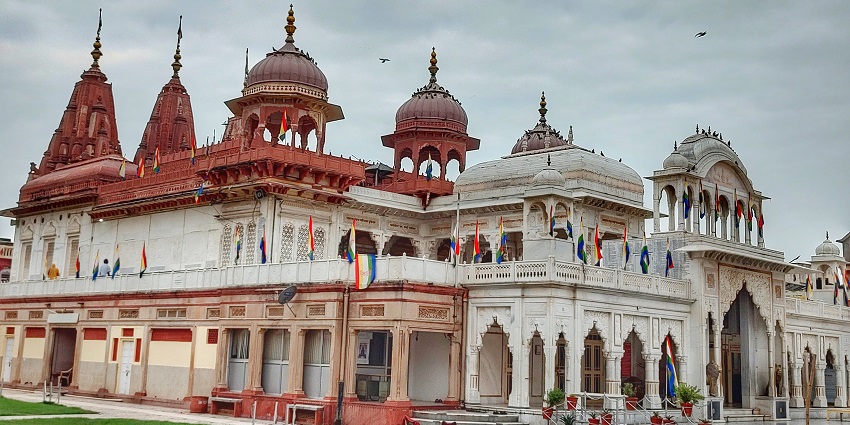 Closer view of Mahavir Mandir with colourful decorations and rich architecture