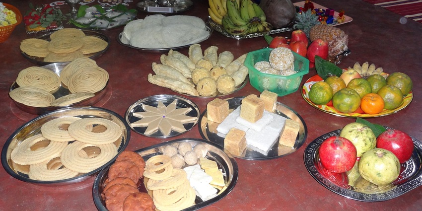 Mahavir Restaurant offers best-served Gujarati thali and local regional dishes.