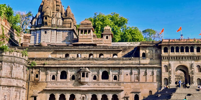 Maheshwar Ghats, one of the popular places to visit near Omkareshwar within 100 km.
